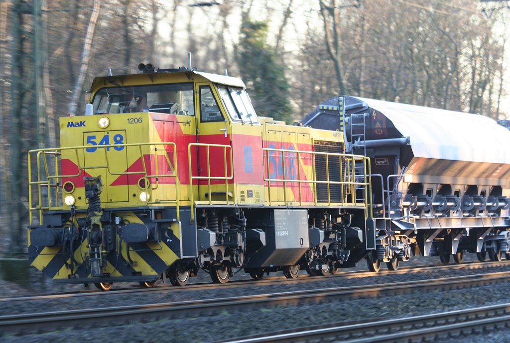 Die 548 der E&H zieht ihren Gz von Flandersbach nach Oberhausen West durch Duisburg Neudorf am 09.03.2010
