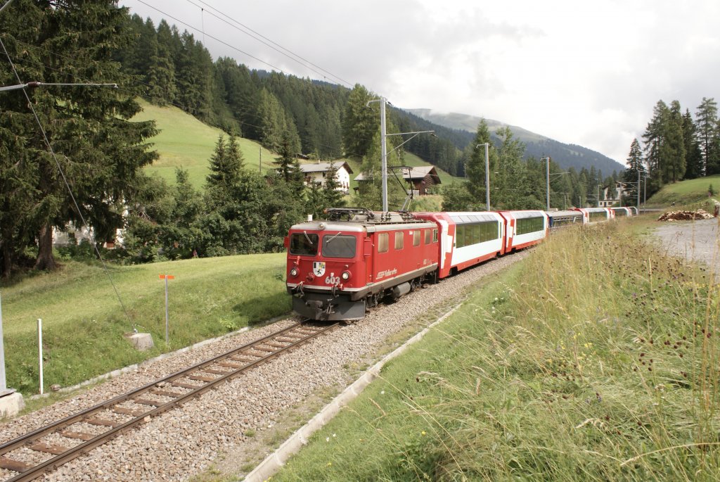 Die 603 Badus am 3/08/2012 mit ein Glacier Express im Davos Glaris. Die lok steht jetzt glcklich noch auf die Schienen.