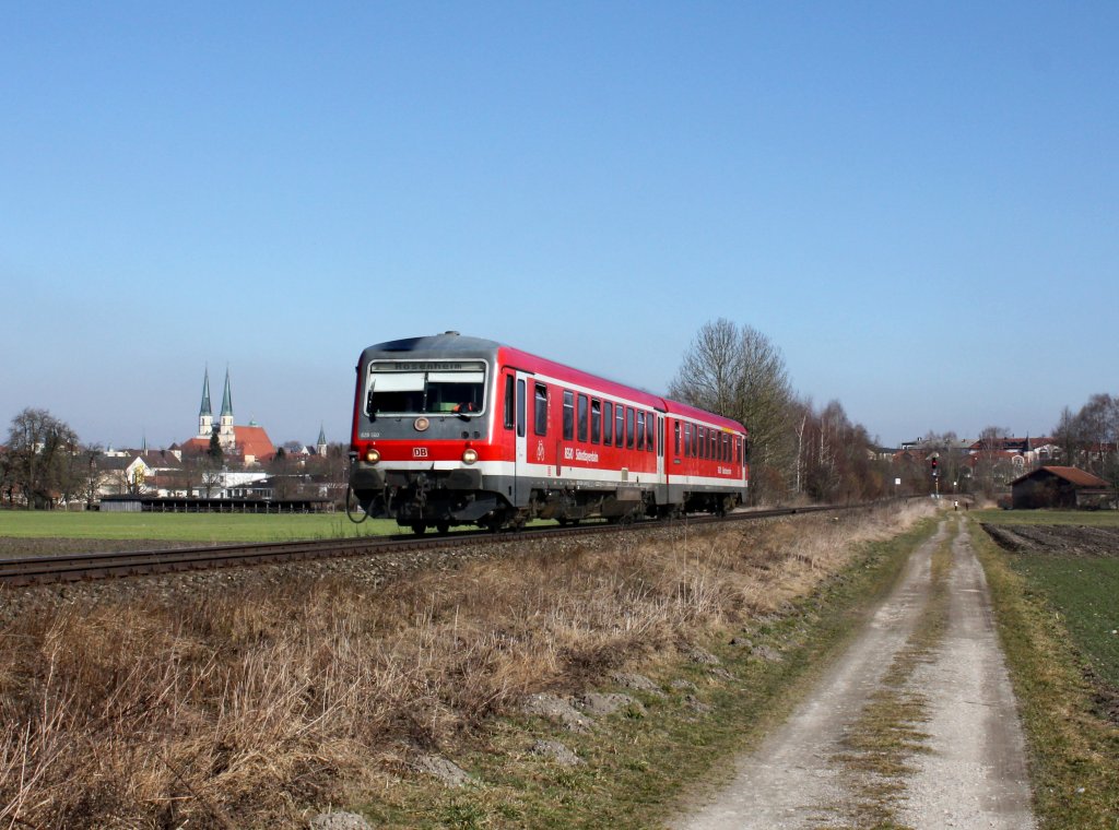 Die 628 560 als RB nach Rosenheim am 08.03.2013 unterwegs bei Alttting.