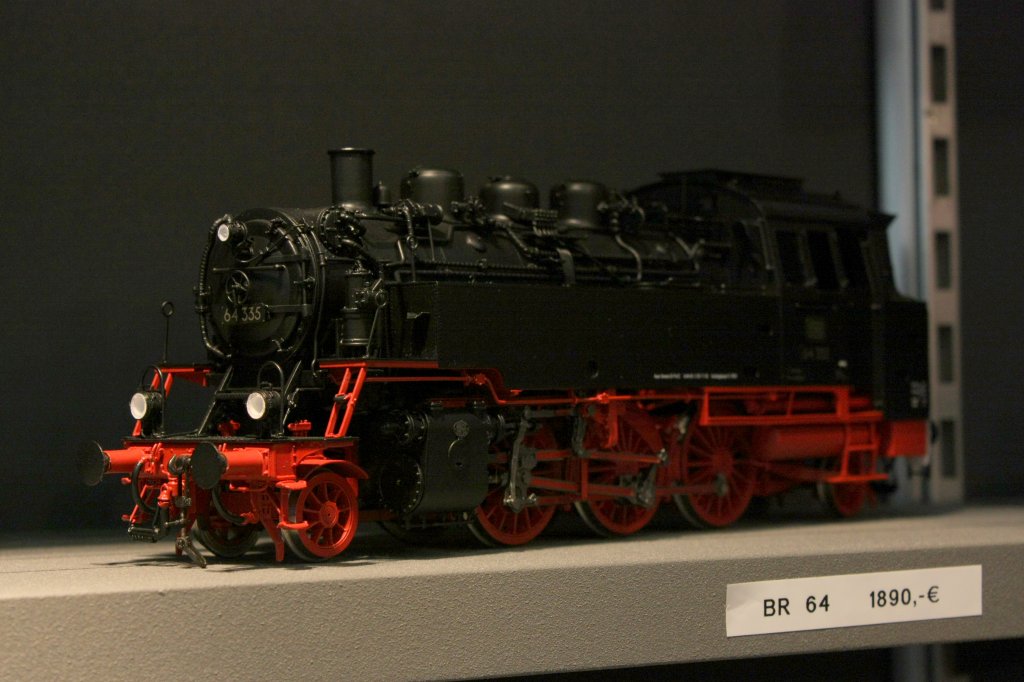 Die 64 335 von KISS in 1:32 auf der internationalen Modellbahnausstellung Kln am 20.11.2010.