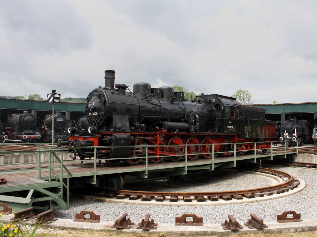 Die 657 2770 am 12.06.2011 auf der Drehscheibe im Ampflwanger Museum. 