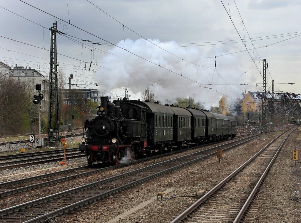 Die 70 083 mit dem Ostersonderzug am 08.04.2012 bei der Durchfahrt am Heimeranplatz (Mnchen).
