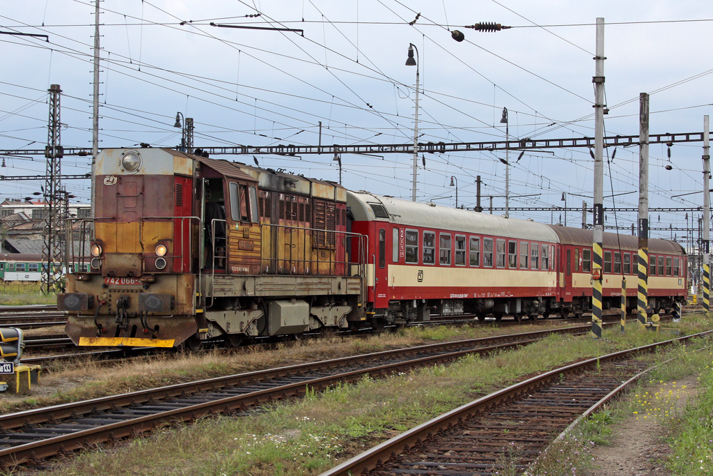 Die 742 066-4 in Pilsen am 05,08,10