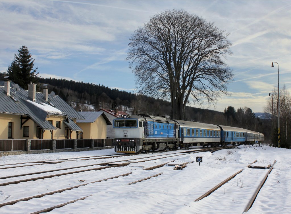 Die 754 025 mit einem R am 01.01.2013 bei der Einfahrt in pičk.