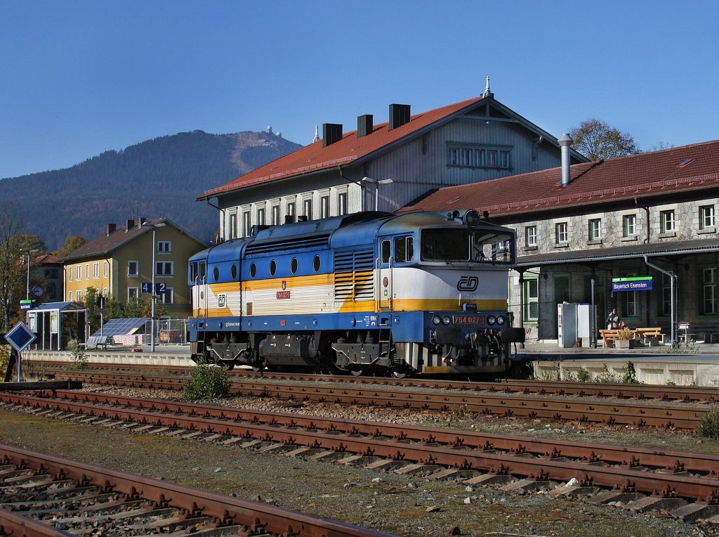 Die 754 027 am 10.10.2010 bei einer Rangierfahrt in Bayerischeisenstein. 
