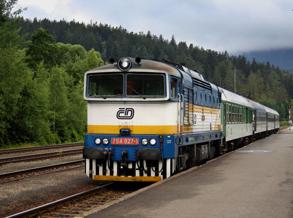 Die 754 027 mit einem R am 20.06.2011 in Bhmisch Eisenstein.