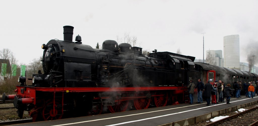 Die 78 468 der Eisenbahn-Tradition Lengerich/Westf. e.V. hat den EFZ Jubil�umssonderzug aus T�bingen nach Schelklingen gebracht. Dieses Bild zeigt die ganze Eleganz der ehemaligen preu�ischen  T 18 .
30.03.2013