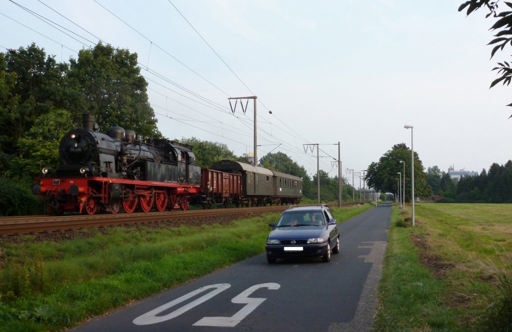 Die 78 468 fuhr am 27.07.2012 mit einem Sonderzug nach Emden, hier in Leer.