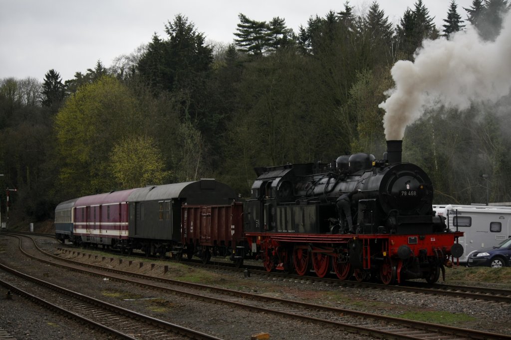Die 78 468 stand am 31.03.2011 mit dem Zug der Erinnerung in Stolerg Altstadt.