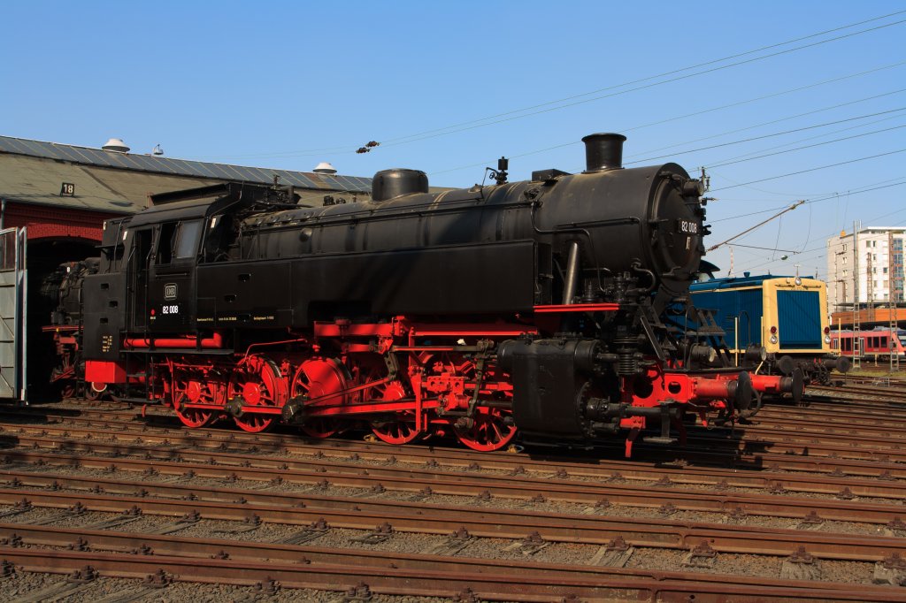 Die 82 008 (ex DB 082 008-4) am 23.04.2011 im Südwestfälische Eisenbahnmuseum in Siegen. Die Lok wurde 1951 unter Fabriknummer 2884 bei Krupp gebaut. Die Lok ist eine Dauerleihgabe vom Verkehrsmuseum Nürnberg.