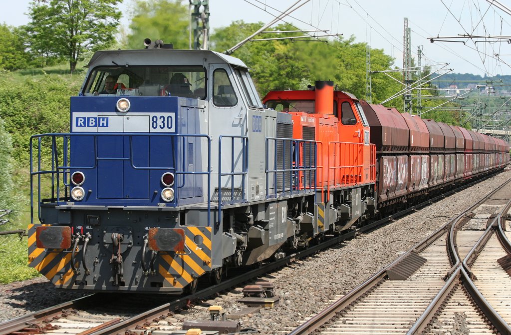 Die 830 der RBH durchfhrt Wuppertal Vohwinkel in DT am 29.05.2010
