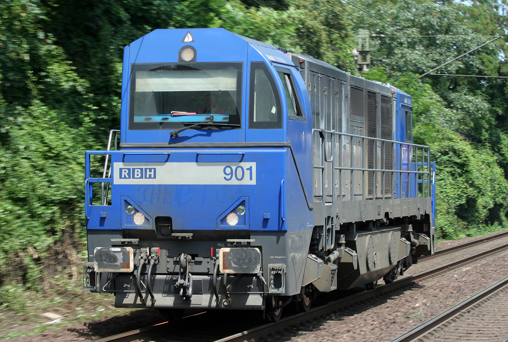 Die 901 der RBH durchfhrt Rheinhausen Lz Richtung Moers am 05.07.2011