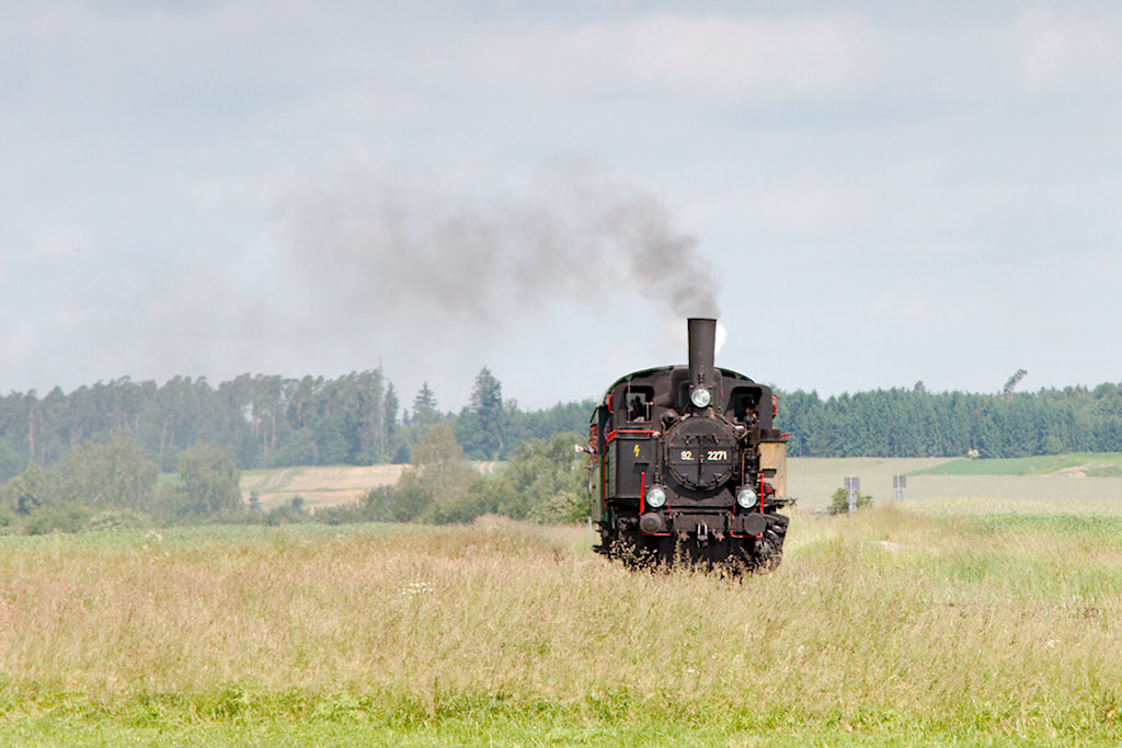 Die 92.2271 kurz nach der Ausfahrt aus Waidhofen. (15.06.2013)