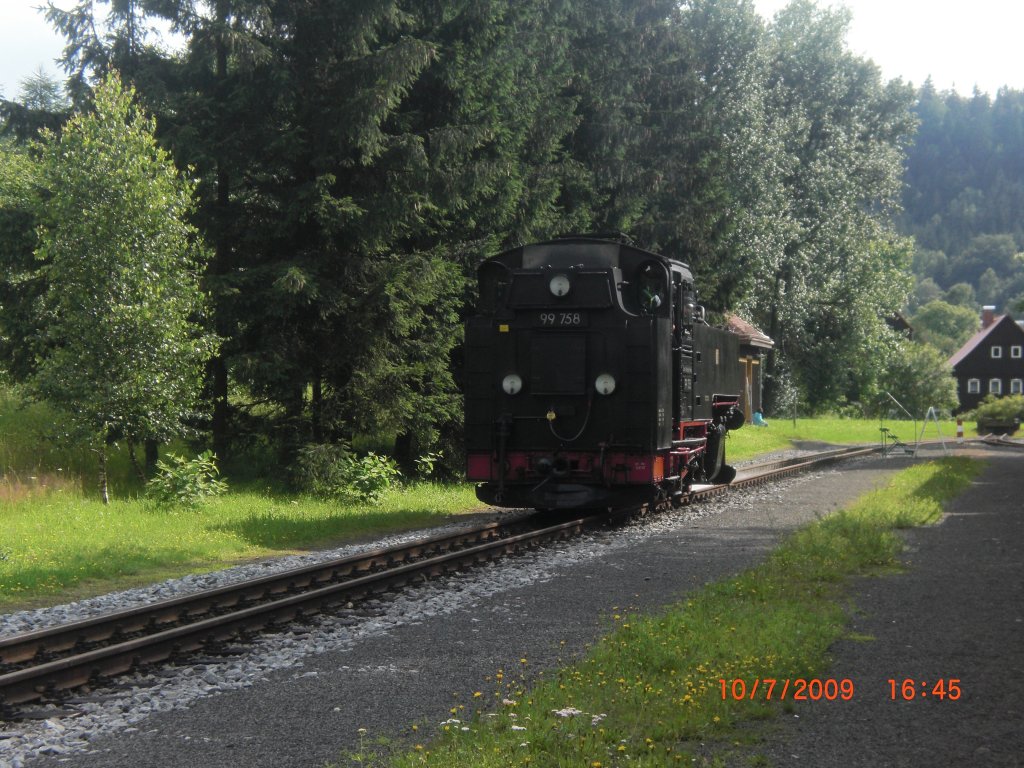 Die 99 758 beim rangieren im Bahnhof Jonsdorf.