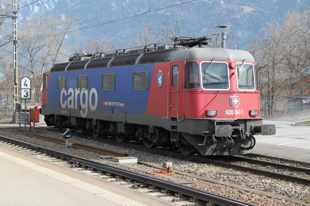 Die abgebgelte Cargo Lok Re6/6 620 047-1 auf dem Lokgleis in Landquart.09.04.13