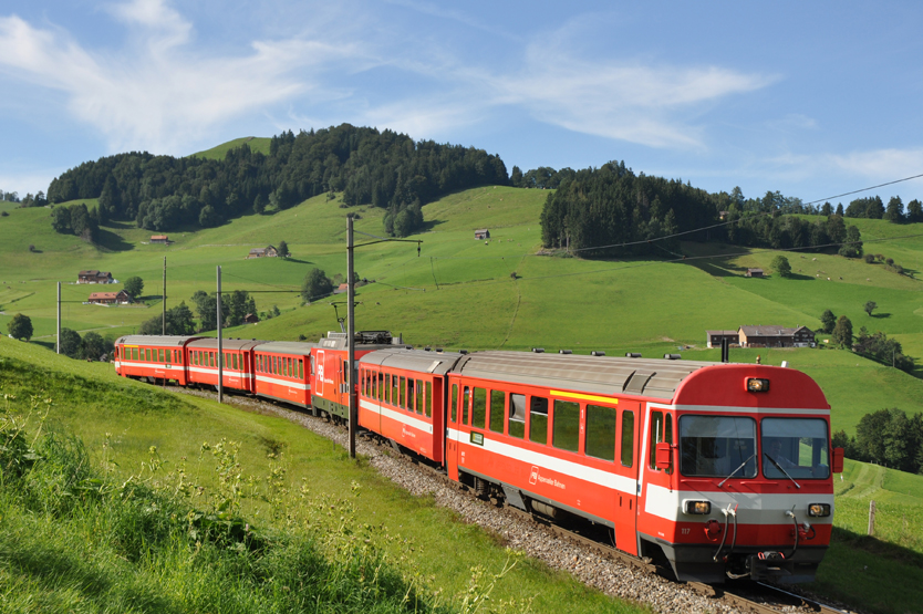 Die ABt 117, B 241, Ge 4/4 1, B 237, B 245 und ABt 145 fahren am 11. September 2010 als R 1153 Gossau SG - Wasserauen in Richtung Appenzell.
