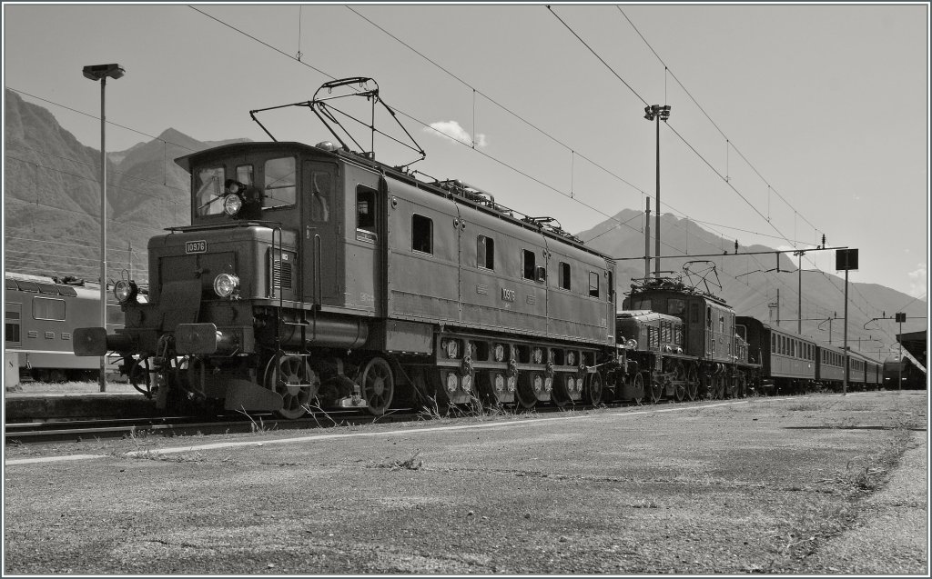 Die Ae 4/7 10976 und die Ce 6/8 II 14253 mit ihrem Schnellzug  1930  in Domodossola am 20. Aug. 2011
