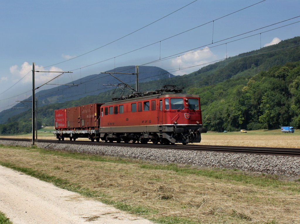 Die Ae 6/6 11442 am 28.06.2011 mit einem Mllzug unterwegs bei Oensingen.