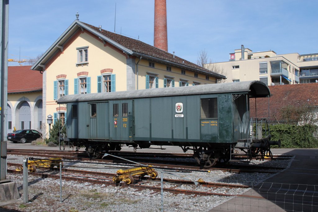 Die lteste 5 stndige Dampflok Remise in der Schweiz von 1856 der ehem.Glatthalbahn.DVZO Bahnpostwagen 203 FZ.Uster/ZH 22.03.11