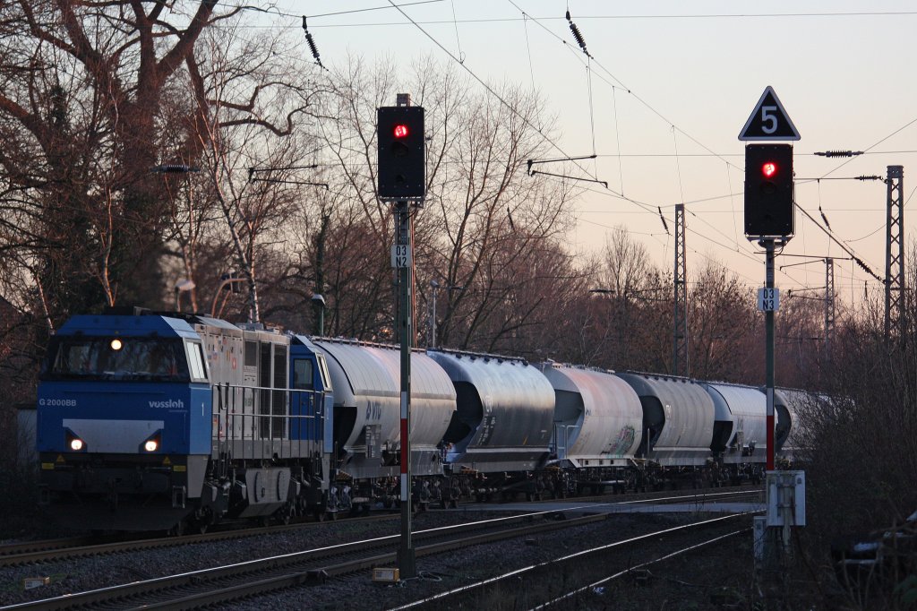 Die aktuelle an Niag vermietete 272 001 am 16.1.12 bei der Durchfahrt durch Ratingen-Lintorf.