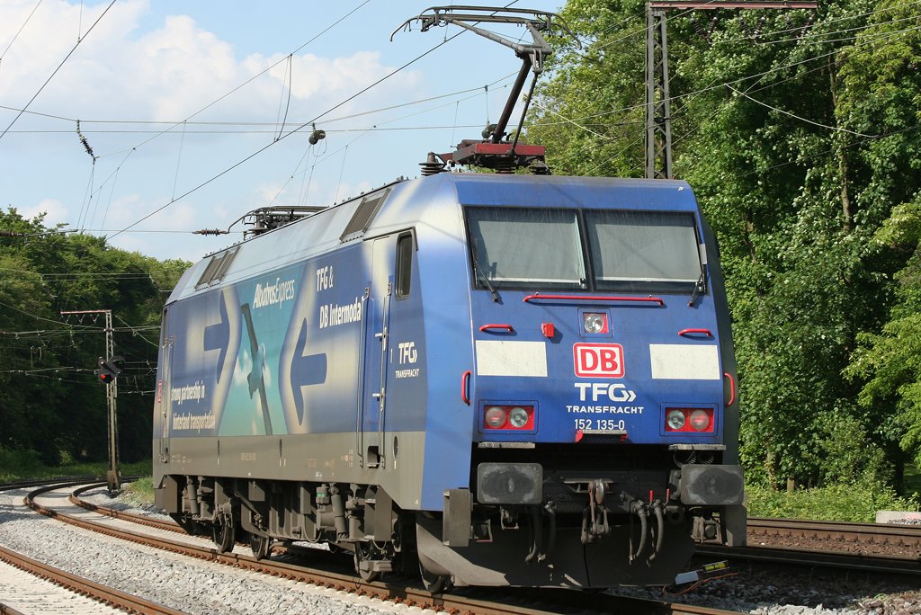 Die Albatros 152 135-0 durchfhrt Duisburg Neudorf Lz am 28.05.2010