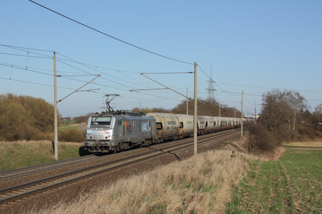 Die Alstom Prima mit der Nummer 37025 (Akiem/HSL Logistik) konnte am 25.03.2012 in Magdeburg Diesdorf auf der Fahrt in Richtung Braunschweig abgelichtet werden.  