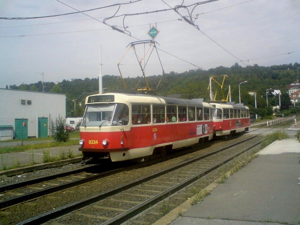 Die alte Tatra Strassenbahn, kann man heute noch in Prag tglich sehen. Hier 8334 am 22.07.09 in Prag.