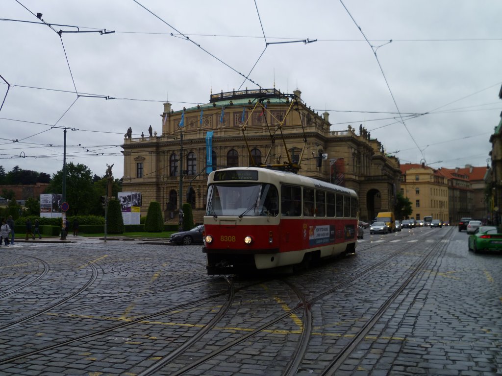 Die alte Tatra Straenbahn in Prag am 02.06.13