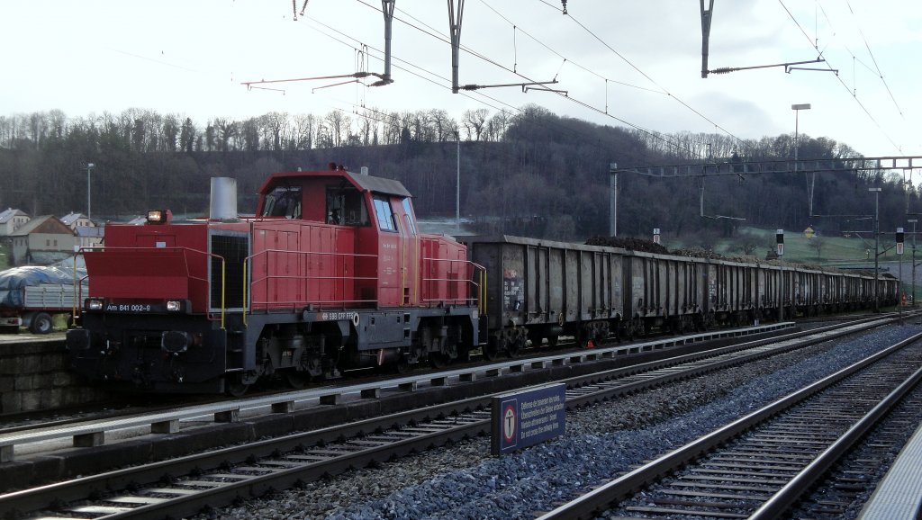 Die Am 841 002-9 ttigt am 06.12.12 in Ependes die Abholung von 11 Eaos von SBB Cargo.
Eigentlich erwartete ich den Besuch einer E-Lok, was in jngster Vergangenheit auch blich war.