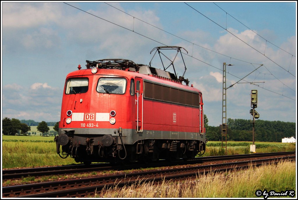 Die am Vortag bereits fotografierte 110 493 kam uns am 15.06.2011 als Tfzf 48183 von Nrnberg nach Passau. Hier konnte sie nchst Mangolding abgelichtet werden. 