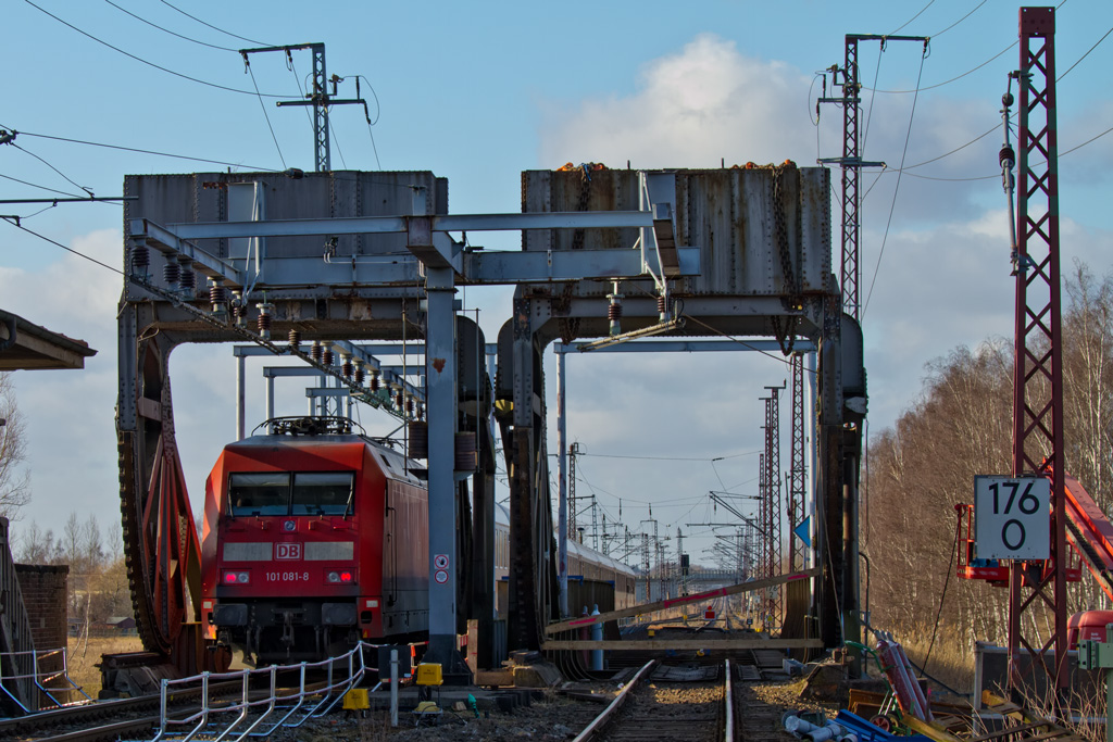 Die Anklamer Rollklappbrcke hat nach 73 Jahren ausgedient und wird durch eine neue Brcke ersetzt. - 20.03.2011