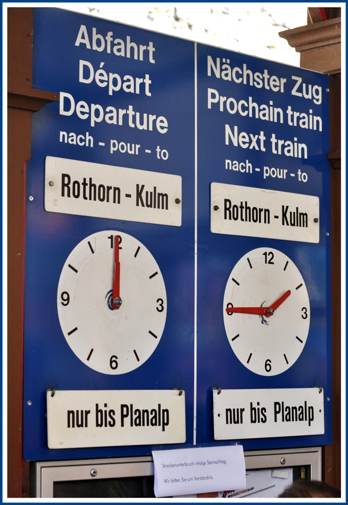 Die Anzeige verhiess nichts Gutes:  nur bis Palnalp . Auf dem Zettel darunter stehts:  Wegen Steinschlag gesperrt . Nach dem nchtlichen Gewitter wurde die Strecke der BRB zwischen Planalp und Rothorn Kulm an mehreren Stellen mit Gerll verschttet. (03.08.2012)