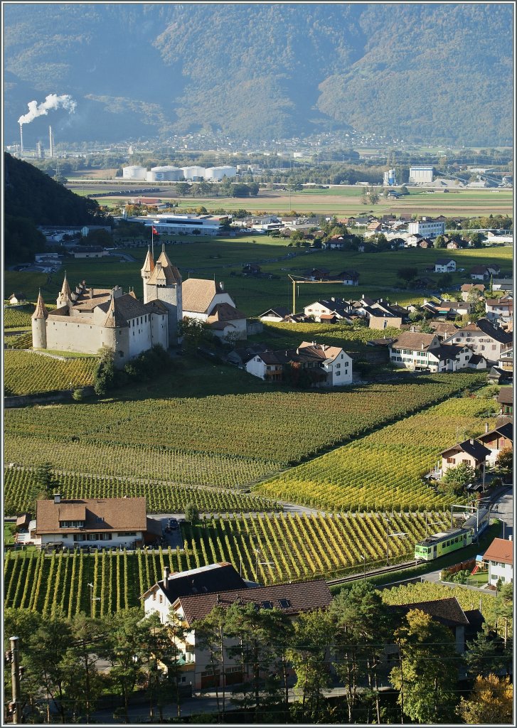 Die ASD Regionalzug von Diablerets kurz vor dem Ziel in Aigle.
18. Okt. 2011