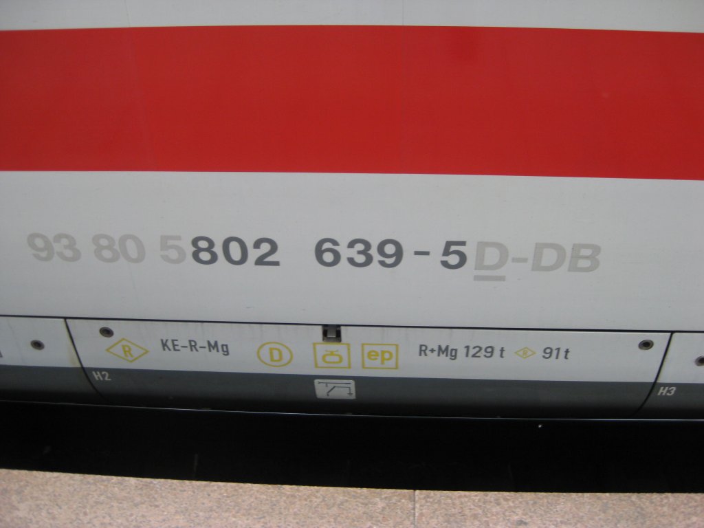 Die Aufschrift eines ICE´s. Dieser verkeht als ICE 277 von Berlin Ostbahnhof nach Interlaken Ost und macht momentan Station auf Gleis 2 des Karlsruher Hauptbahnhofs. Die Aufnahme entstand am 03.06.2010.