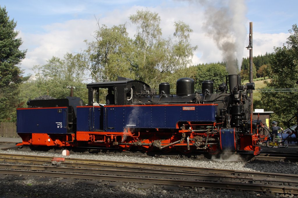 Die Auqarius C wartet am 10.09.2011 im Bahnhof Jhstadt auf dem Abfahrtsbefehl.
