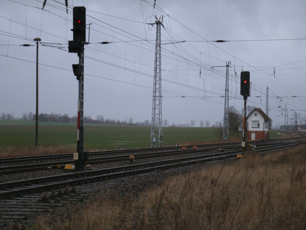 Die Ausfahrsignale  C  und  B  von Samtens,am 27.Dezember 2012,in Richtung Stralsund.