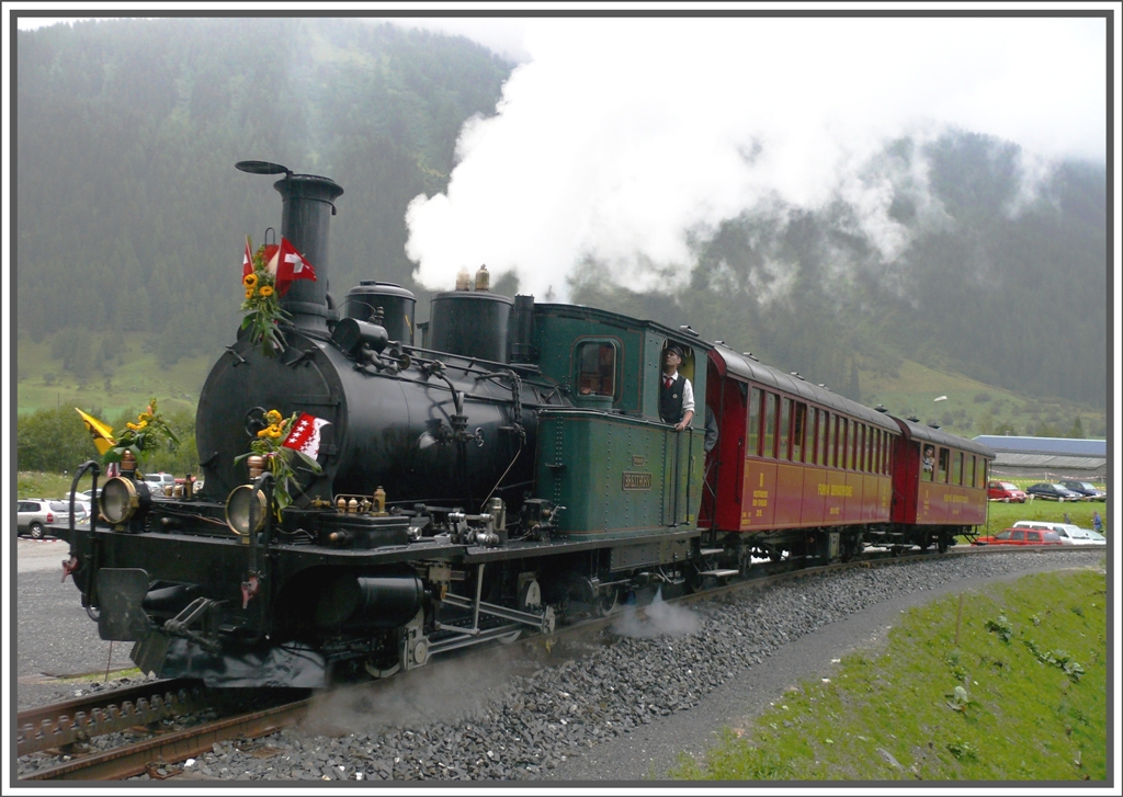 Die Ausfahrt von Lok 7 ist etwas weniger spektakulr, aber immer noch eine Augenweide. Zumal ich auf der Rckreise vom Wallis hier mehr per Zufall einen Zug bersprungen habe, war ich mit dem Gebotenen mehr als zufrieden. (15.08.2010)