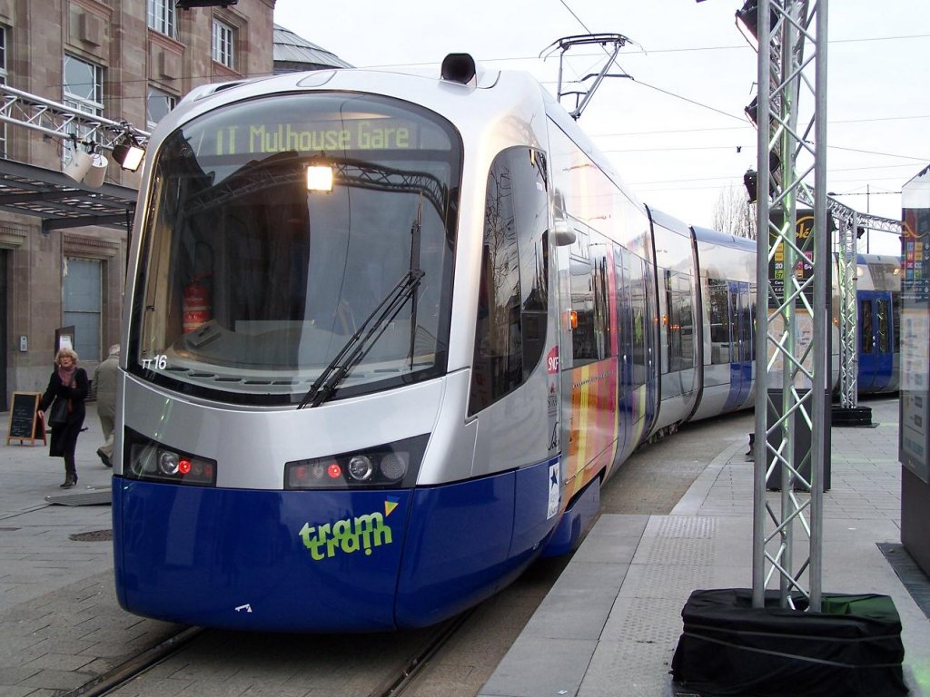 Die Avanto's werden ab Dezember 2010 auf der Tram-Train Linie Mulhouse-Thann fahren. Wagen TT 16 ist for dem mulhauser Bahnhof ausgestellt am 05/12/09.