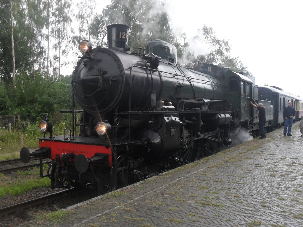Die B1289 der ZLSM im Regen(nicht sehr gut auf dem Bild zu sehen)im Bahnhof Simpelveld(NL).