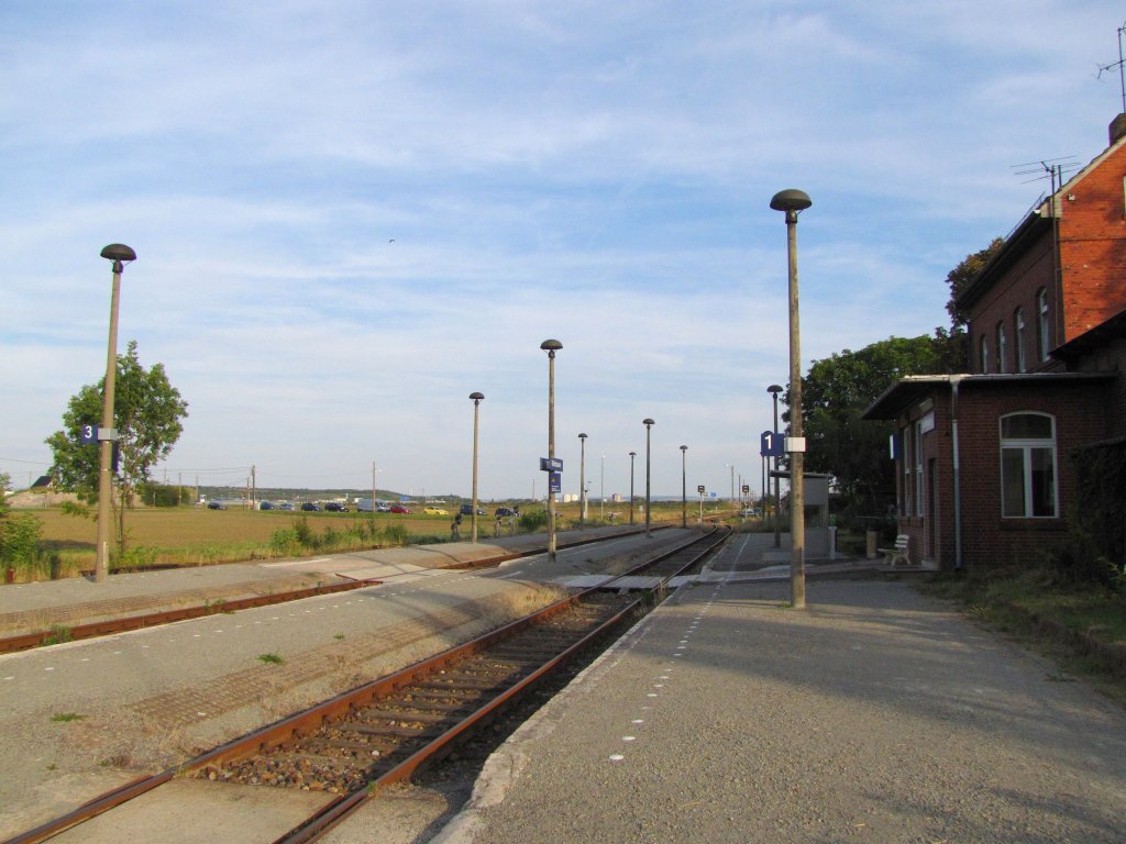 Die Bahnsteige 1 bis 3 in Khnhausen am 22.08.2012.
