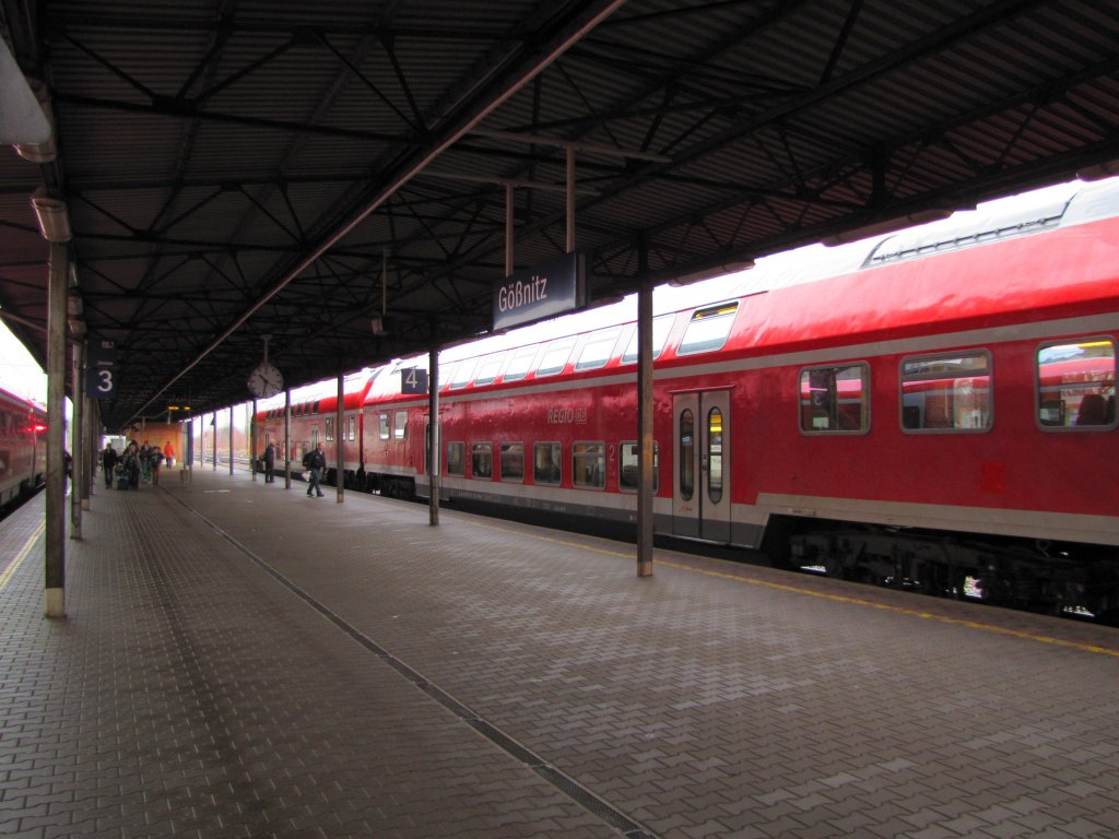 Die Bahnsteige 3 und 4 in Gnitz sind ein Teil vom lngsten Bahnsteig Deutschlands; 05.01.2013