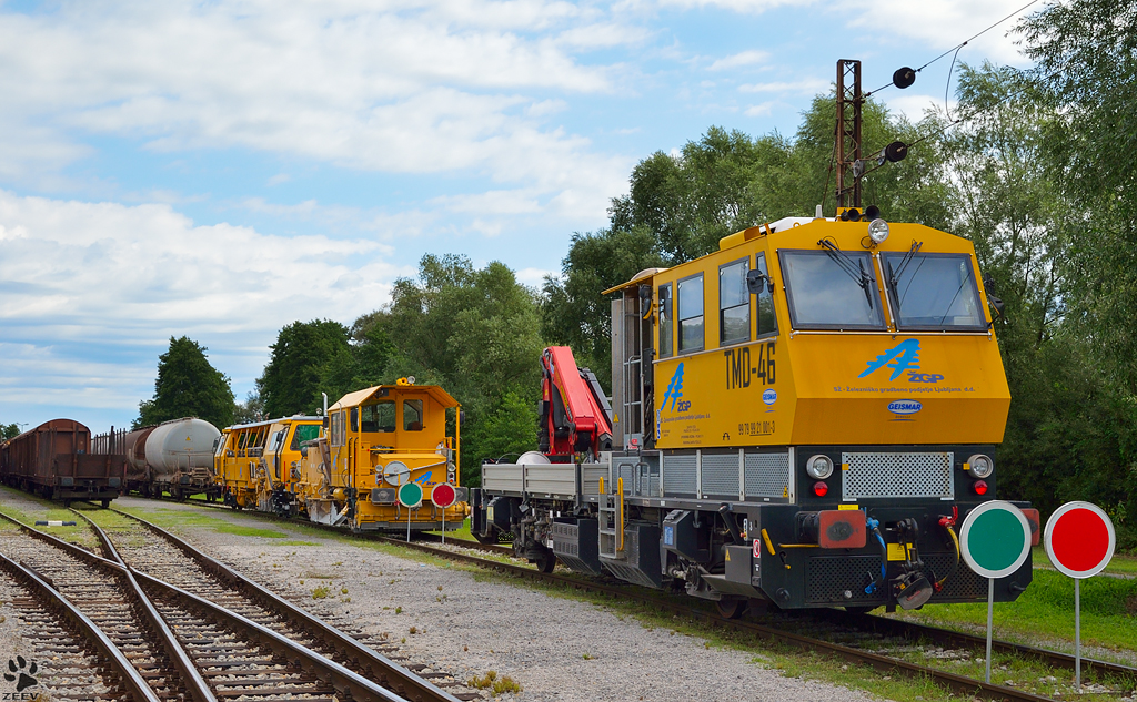 Die Baumaschinen der S warten in Pragersko auf Einsatz ber die Wochenende (+Montag) bei Erneuerung der Stecke Pragersko-Kidričevo.  Jedes Wochenende wird cca. 300 biss 400m komplett Erneuert. /17.8.2012 