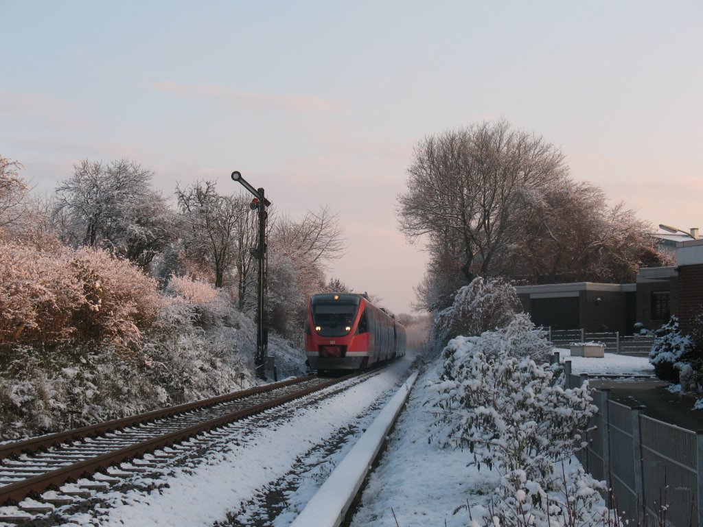 Die Baumbergebahn von M�nster kurz vorm Erreichen des Bahnhofs von Billerbeck. 28.11.2010