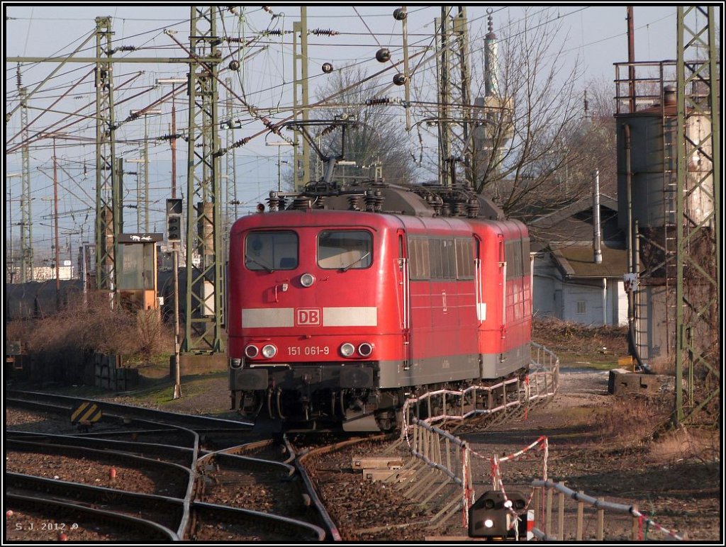 Die Baureihe 151 in Doppeltraktion abgelichtet in Aachen West im Mrz 2012.