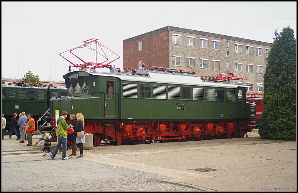 Die Baureihe E04 wurde fr den Einsatz in Mitteldeutschland gebaut. Die Loks sind eine Entwicklung von AEG. E04 11 wurde 1934 in Dienst gestellt, die letzte eingesetzte Lok der Baureihe 1982 ausgemustert (100 Jahre Innovation und Technologie, Tag der offenen Tr Bombardier Hennigsdorf 18.09.2010)