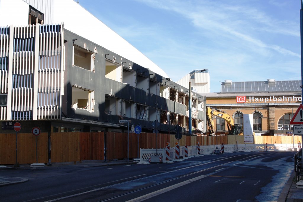 Die Baustelle des Chemnitzer Haupbahnhofes. Hier wird der Durchbruch fr die Straenbahnen in die Empfangshalle entstehen. 29.09.2011