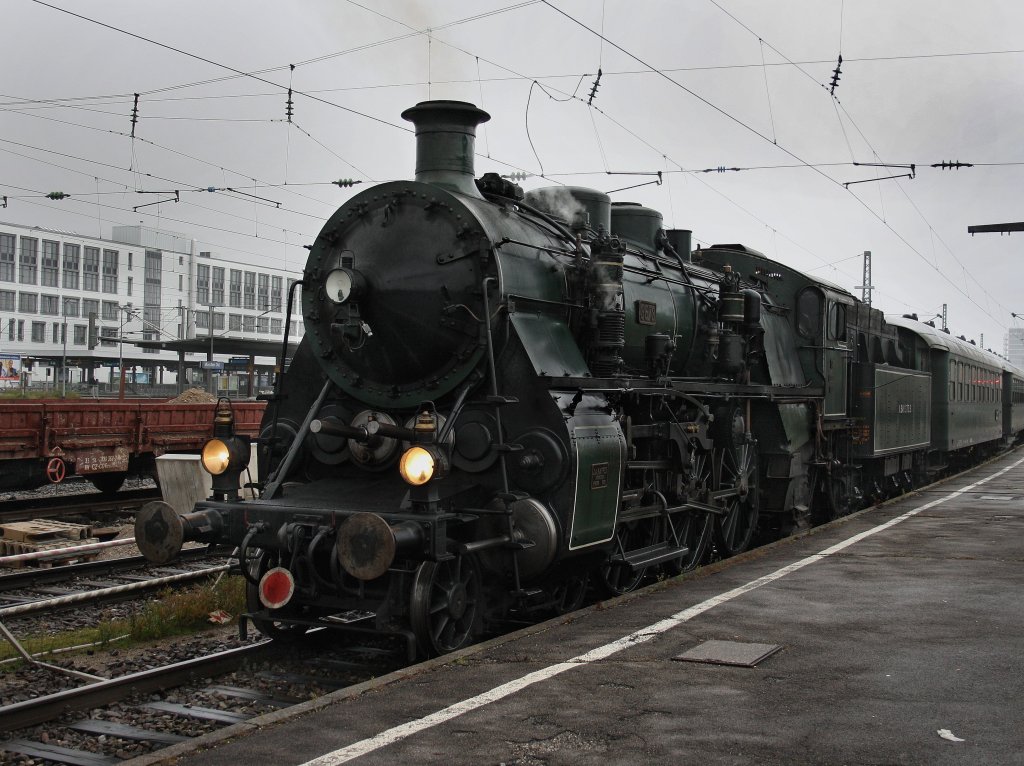 Die Bayerische S 3/6 am 17.10.2010 mit einem Sonderzug in München Ost