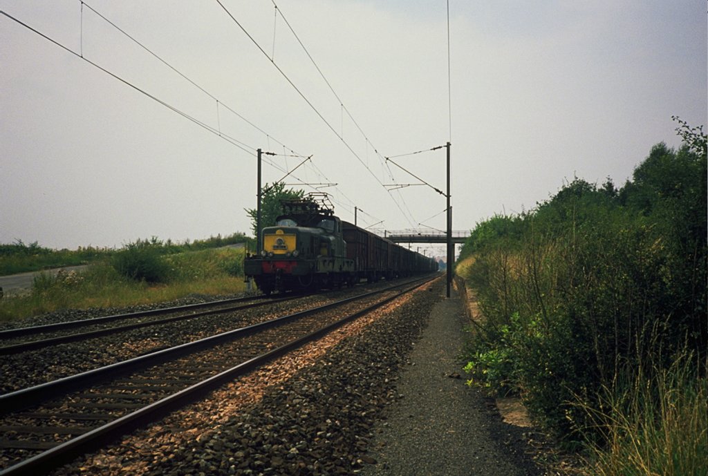 Die BB 12118 im Jahr 1988 in Teting sur Nied mit einem Zug Metz - Forbach.