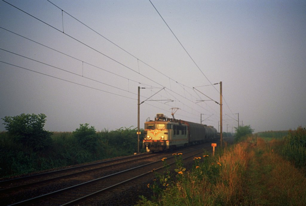 Die BB 16638 an einem frhen Morgen im Jahr 1988 bei Hochfelden.