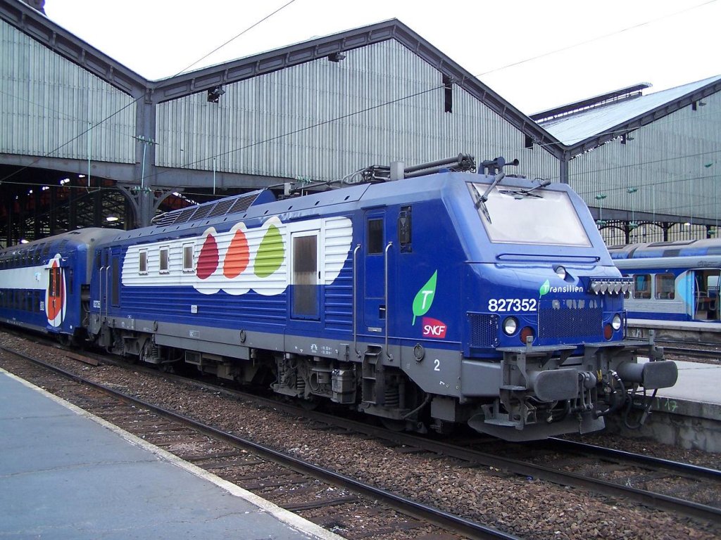 Die BB 827352 im Bahnhof Paris St-Lazare am 03/10/10.